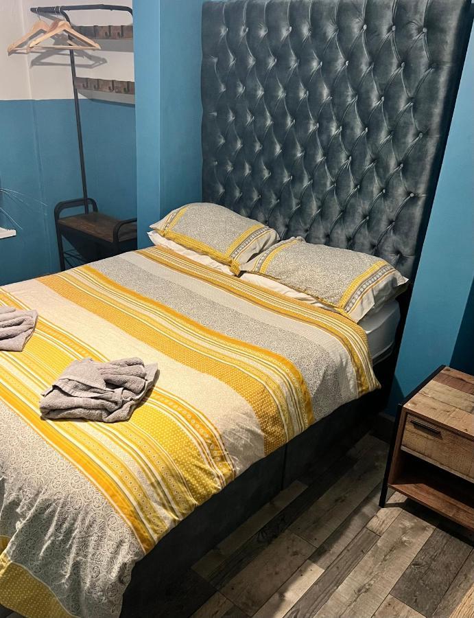 Town Center Large 2 Bedroom Apartment- Sleeps Up To 6 - Dogs Welcome - 2 Minutes From Train Station แบล็คพูล ภายนอก รูปภาพ